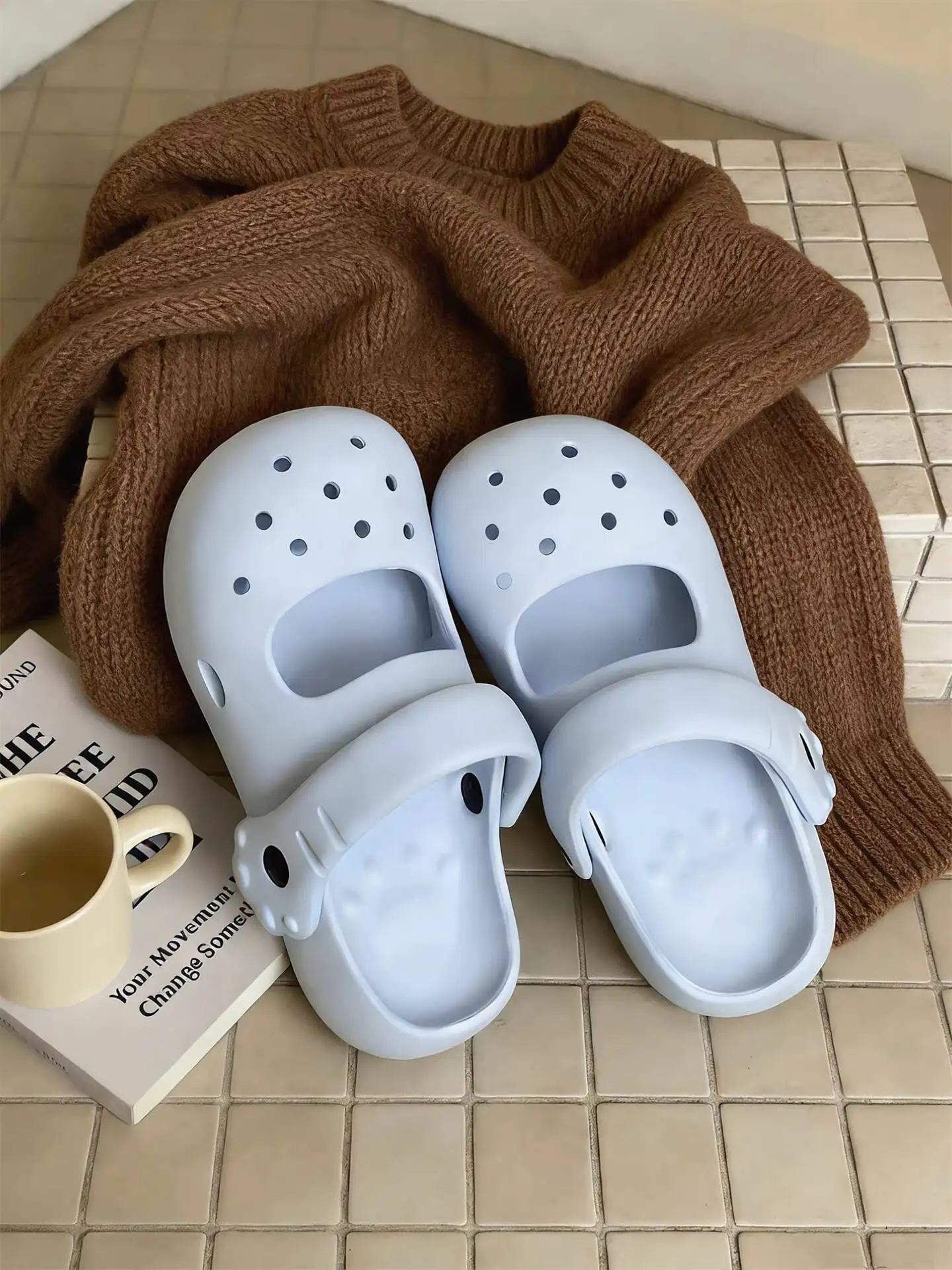 

2026 New Cute Cat Paw Mary Jane Clogs for Women Non Slip Closed Toe Platform Summer Beach Shoes