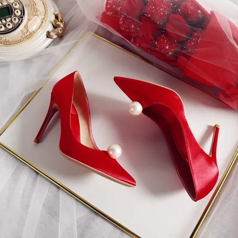 2024 neue spitze weiße Perle 7 cm dünne High Heel Damen rote Braut-Hochzeitsschuhe