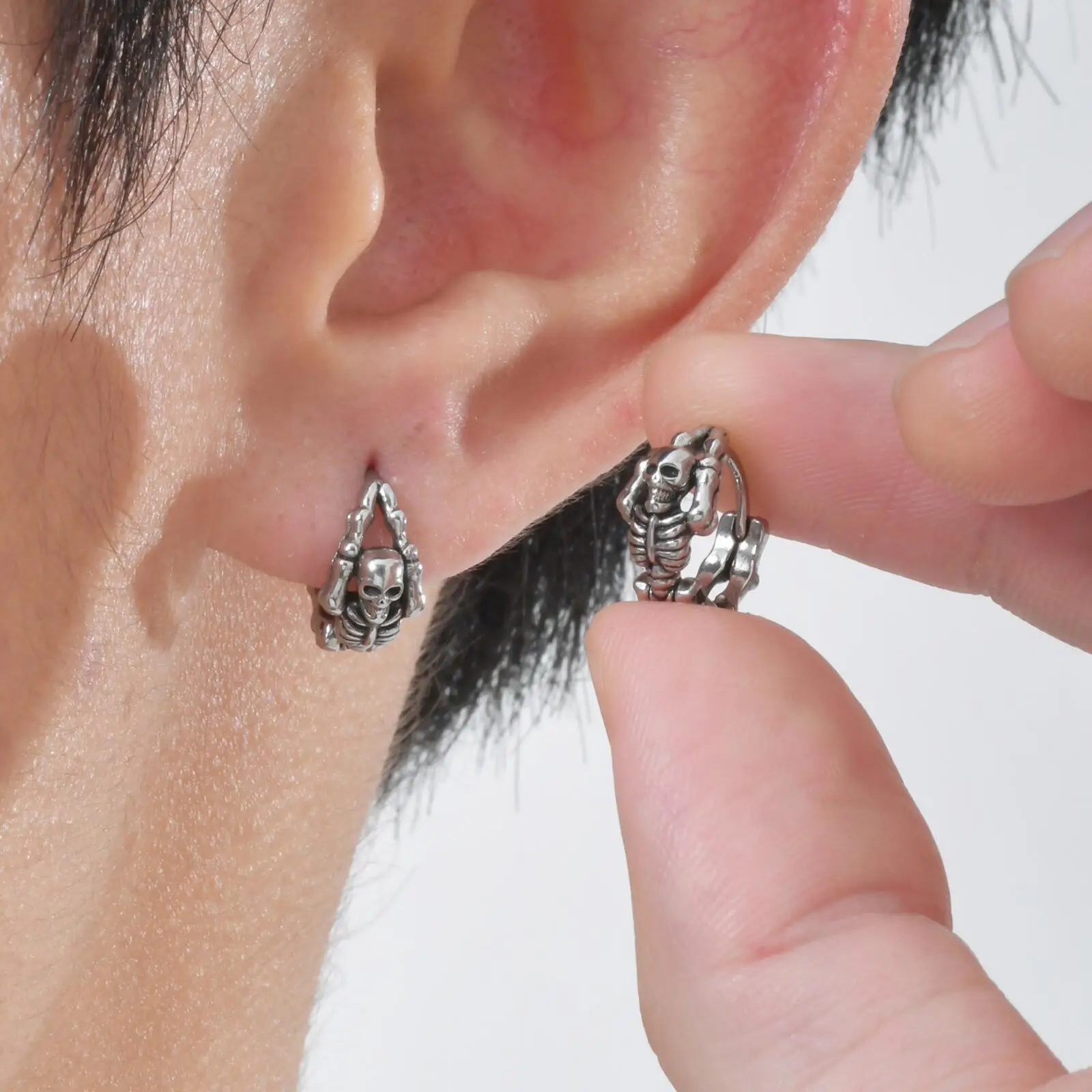 VNOX Stainless Steel Gothic Skull Skeleton Stud Earrings for Men Retro Vintage Jewelry for Halloween Biker Cocktail Party Gifts