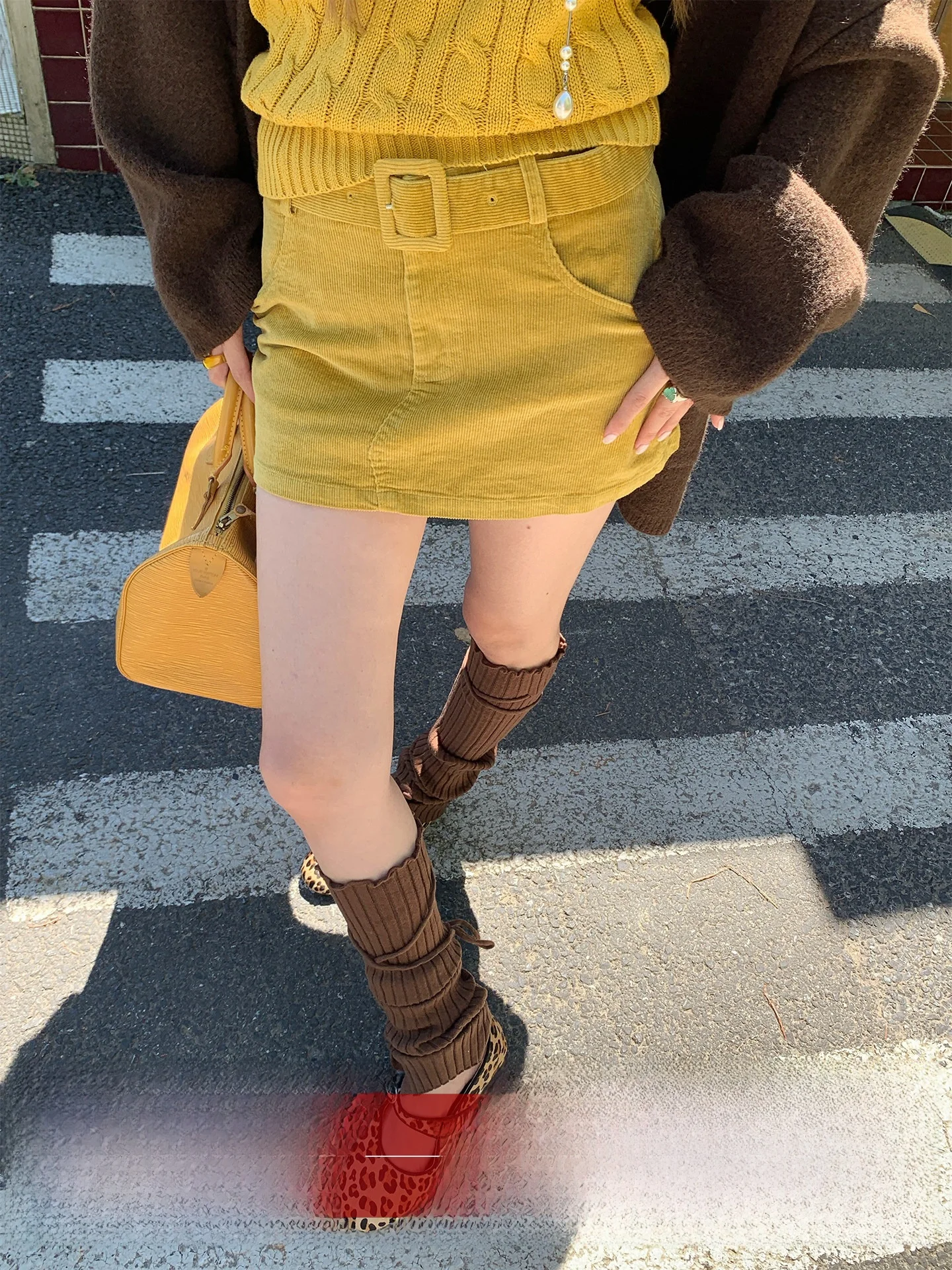 

Юбка из вельвета с высокой талией, женская, А-силуэт, облегающая, с эффектом удлинения ног, желтая, весна-осень, модный тренд