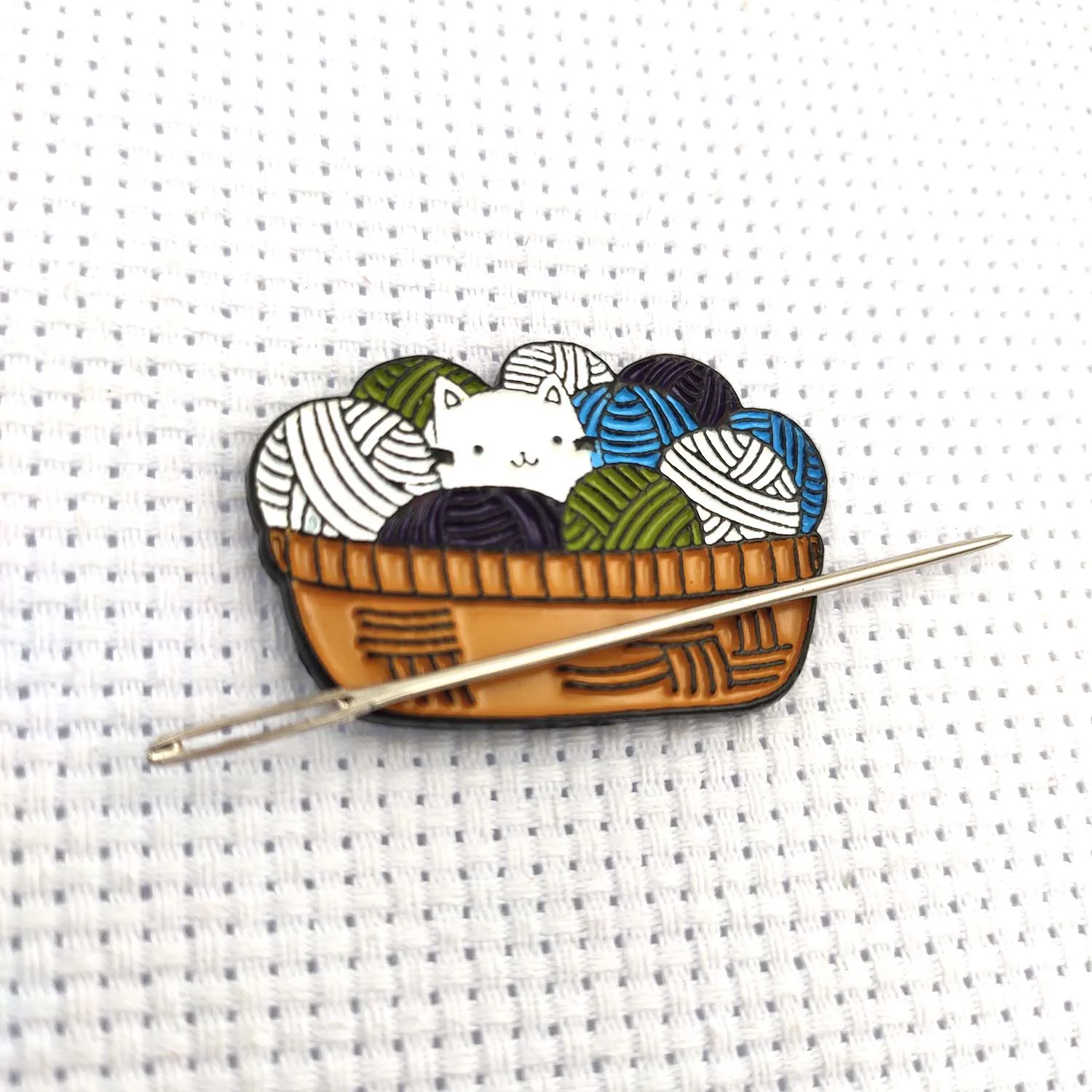 Needle Minders Magnetic for Cross Stitch Cute Cat Yarn Balls Sewing Needle Magnet Keeper Finder Embroidery Needle Nanny Holder