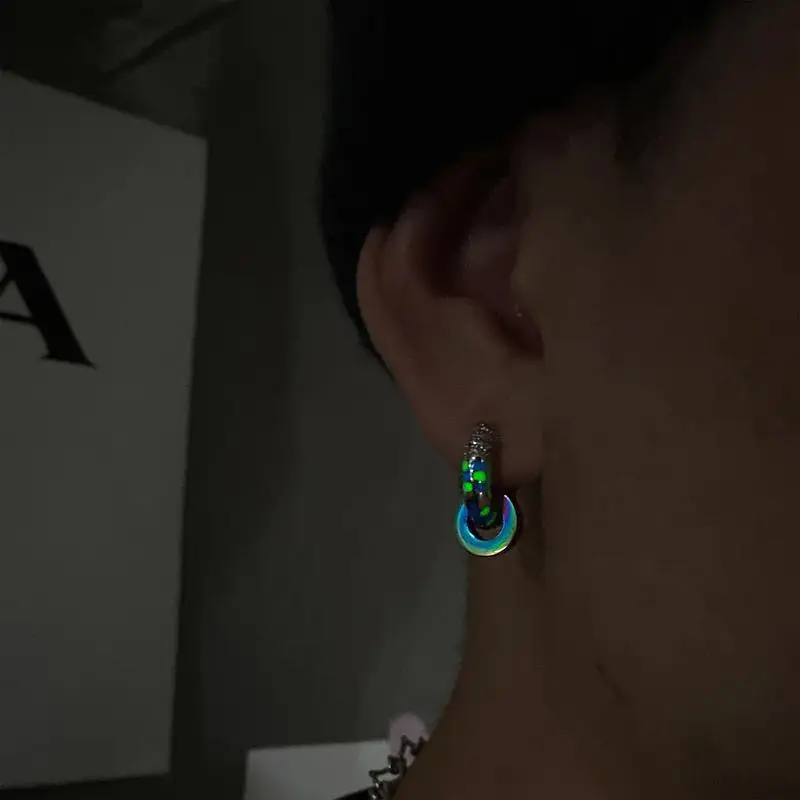 Carmen Cyberpunk Europa y Estados Unidos Pendientes luminosos de hip-hop Pendientes simples para hombres y mujeres