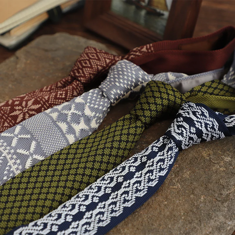Slim Knitted Flat‑End 6CM Necktie, Stylish Korean British Preppy Casual Suit Accessory With Unique Red Snowflake Pattern Present