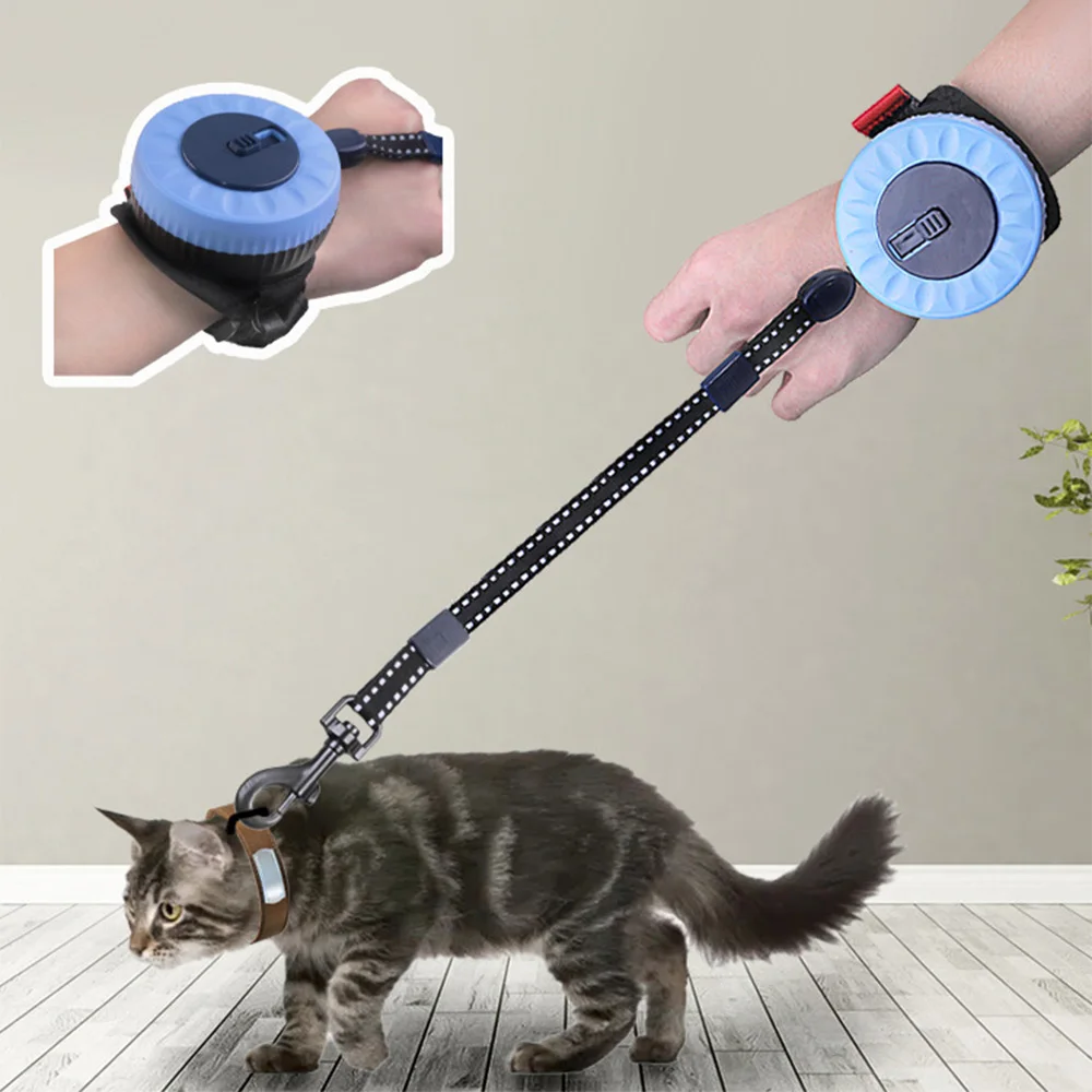 2.5m retractable wrist pet towing rope can lock the pet towing rope with one click without being restrained