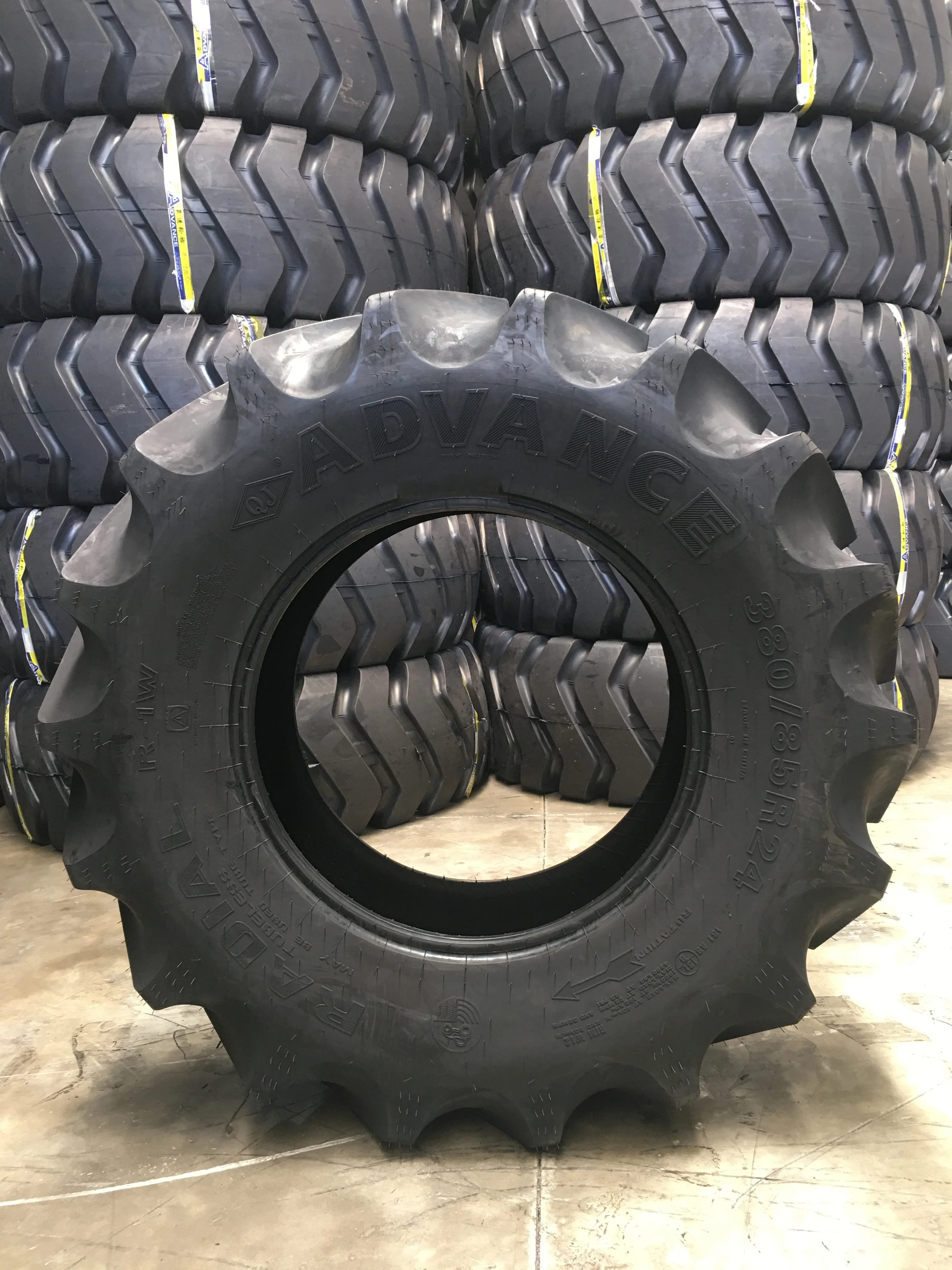 Manufacturer of 710/70R38 TL R-1W(166D) Tractor Tire Wheels Agriculture Tyres Accessory