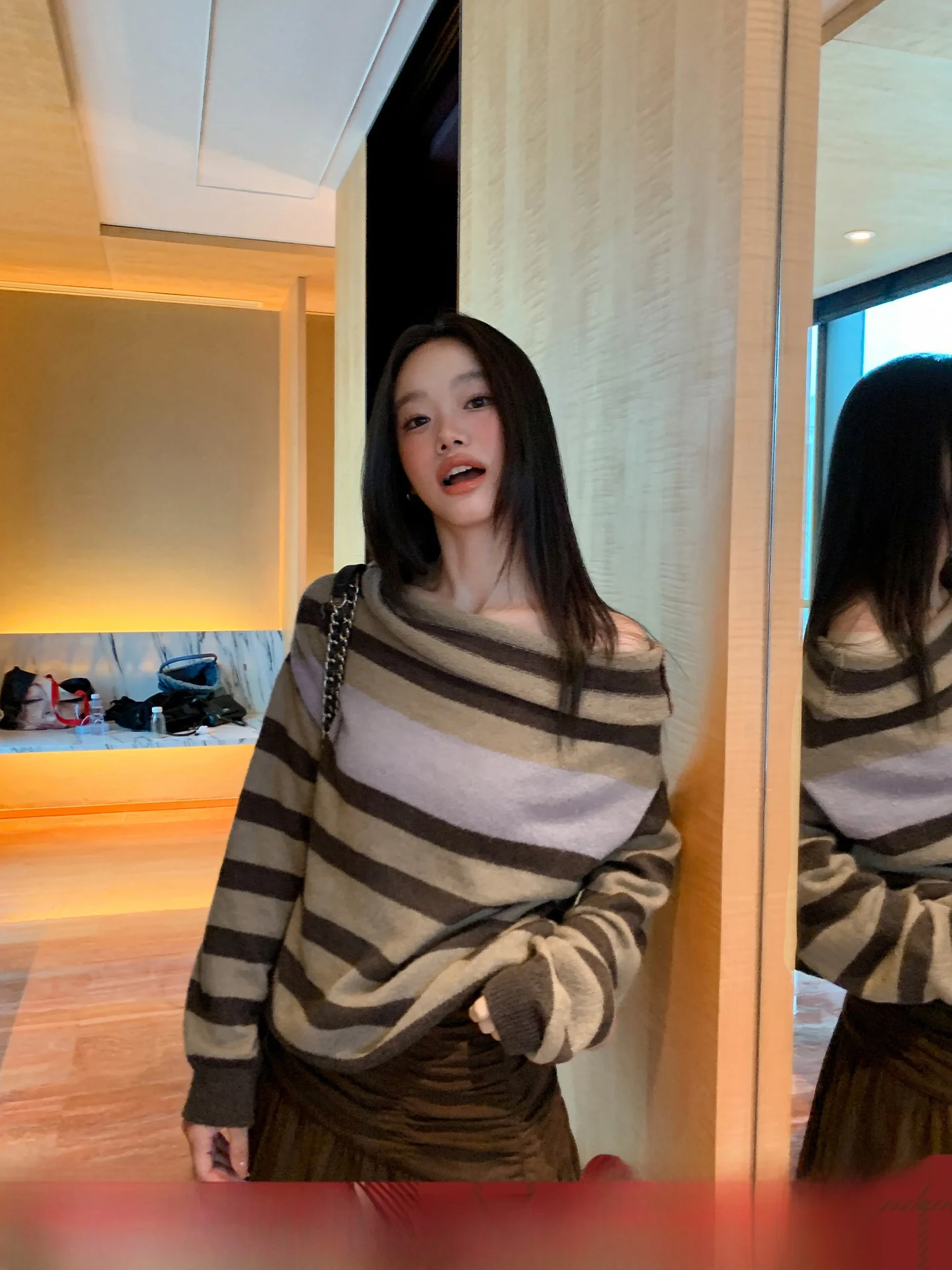 

Женский вязаный свитер Lu Jia Xi с открытыми плечами, в полоску, с цветовыми блоками, мягкий и уютный, осенне-зимний, для повседневной носки