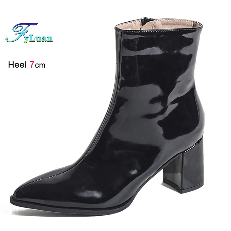 

2025 Осенне-зимние черные женские ботильоны из лакированной кожи с острым носком, рыцарские сапоги на тонком высоком каблуке 7 см, короткие ботинки с боковой молнией