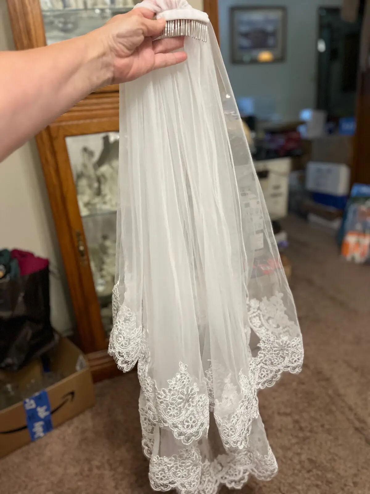 2 Tiers Bride Wedding Veil white Lace Edge w/sequin Veil with Comb embroidery