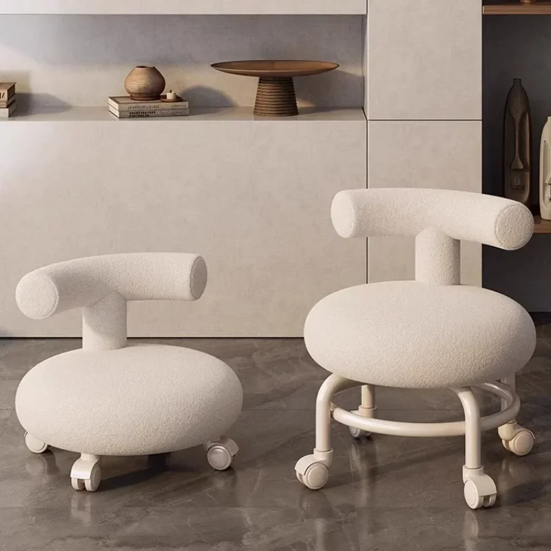

Universal Wheel Small Stool Household Shoe Changing Stool