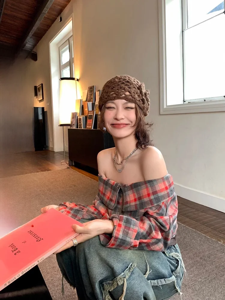 

DULA Good Home Seoul Street: Женская укороченная блузка с одним рукавом, в клетку, из кожи и хлопка, с элементами пэчворка, осенняя коллекция, дизайнерская модель