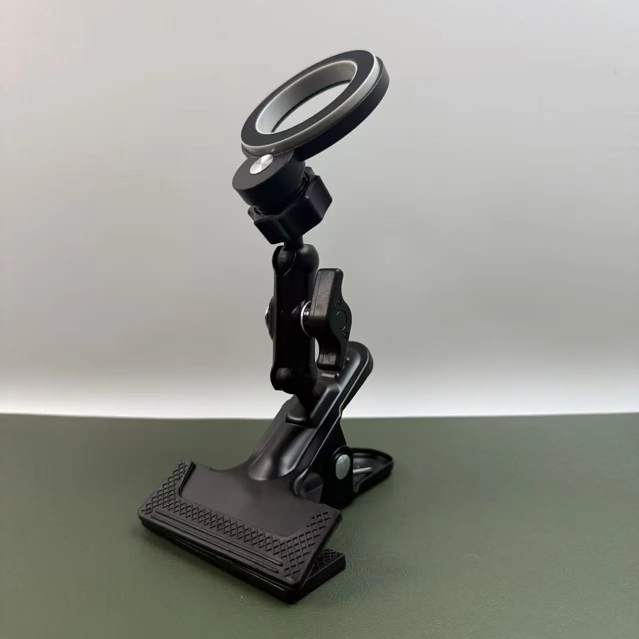 

360 Degree Metal Rotating Joint Magnetic Phone Holder Clip Lazy Live Streaming Stand for Desktop round Tube Mobile Phone Clamp