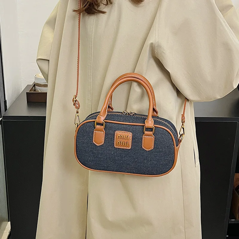 ‌ حقيبة بولينج من قماش الدنيم لخريف وشتاء 2025 للنساء، حقيبة كروس كلاسيكية مع كتلة ألوان، محفظة كلاسيكية كاجوال