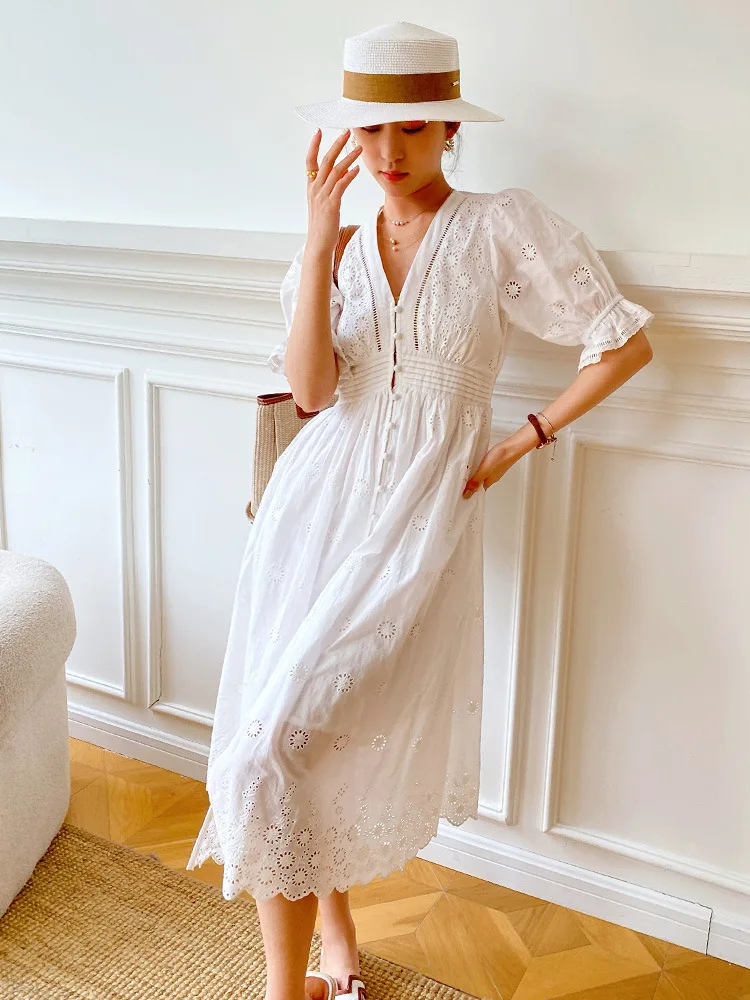 Spring/Summer New Embroidery Dress French Holiday Hook Flower Hollow White Dress Ladies Celebrities V-Neck Mid Length Dress