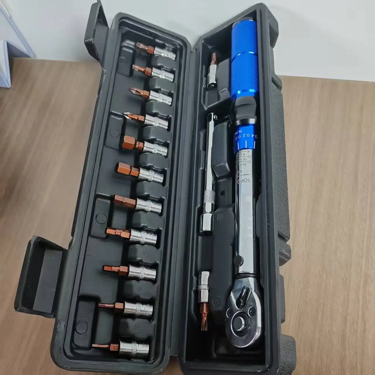 

Набор из 15 предметов: Велосипедный динамометрический ключ 1/4 дюйма, 2-24 Нм, двунаправленный, с торцевыми головками под шестигранник, предустановленный, профессиональный ремонтный комплект