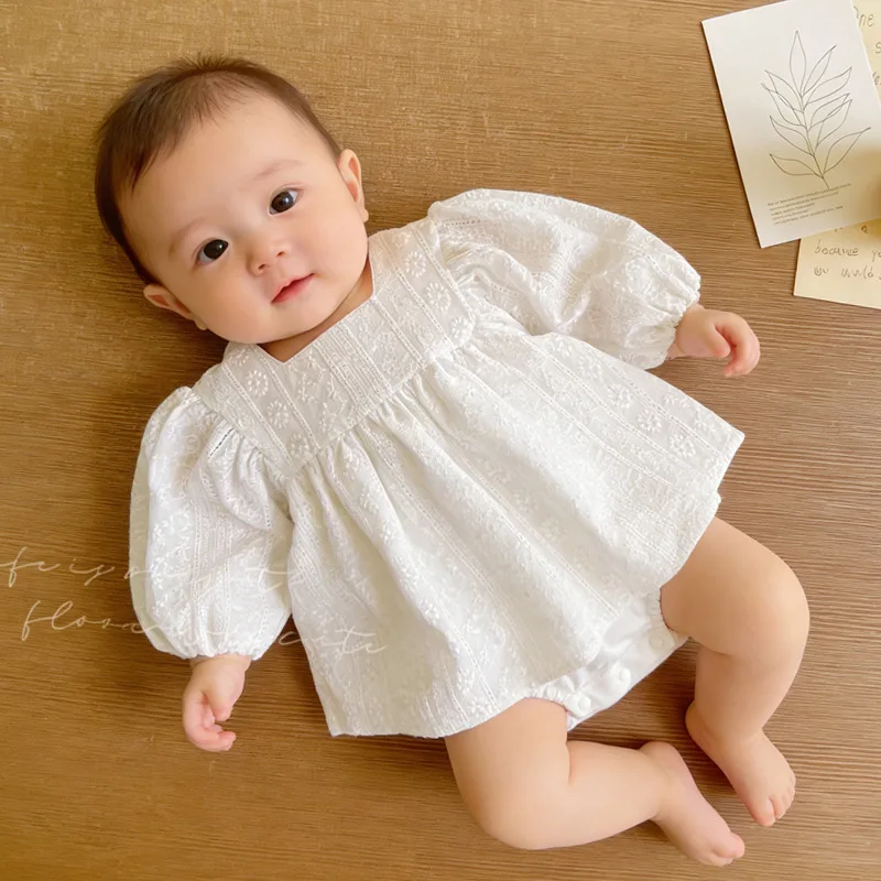 

Детское платье-комбинезон для девочек на весну-осень 2026: белое, с длинным рукавом, из чистого хлопка, однотонное, милое