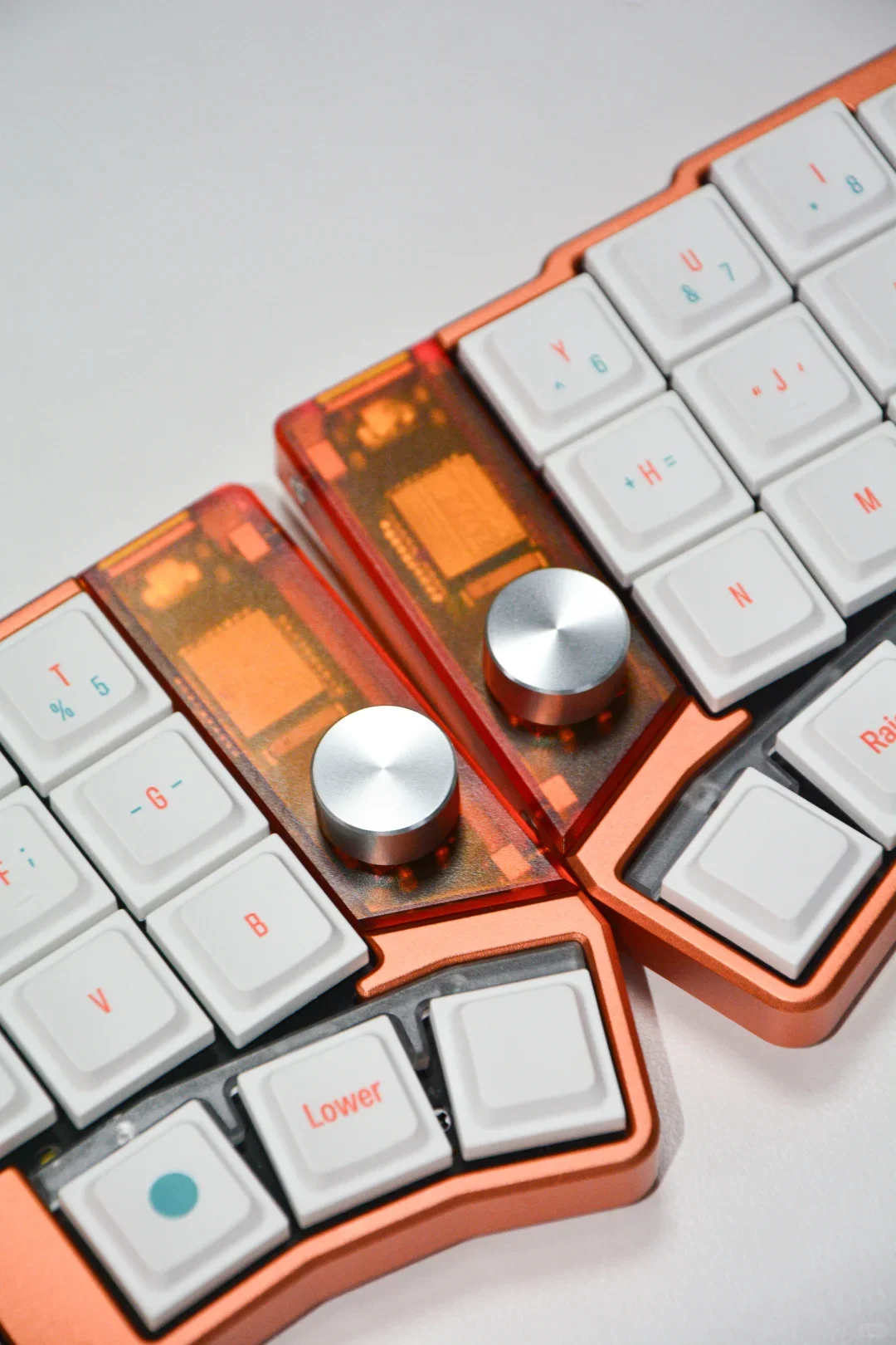 

New Orange Cornix True Wireless Split Keyboard Wired Bluetooth Dual Mode Aluminium Kailh Choc V2 in Line Vial Game Keyboard Kit