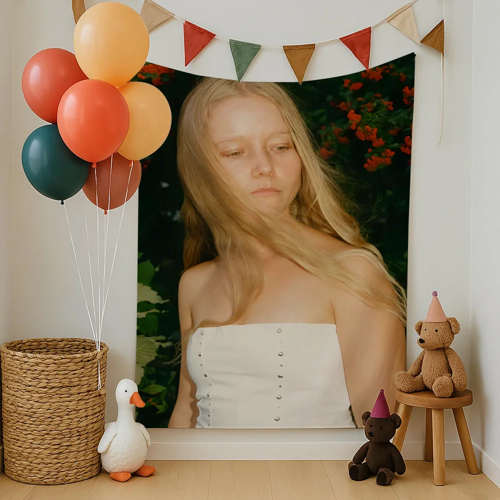 Singer Alice Phoebe… - image