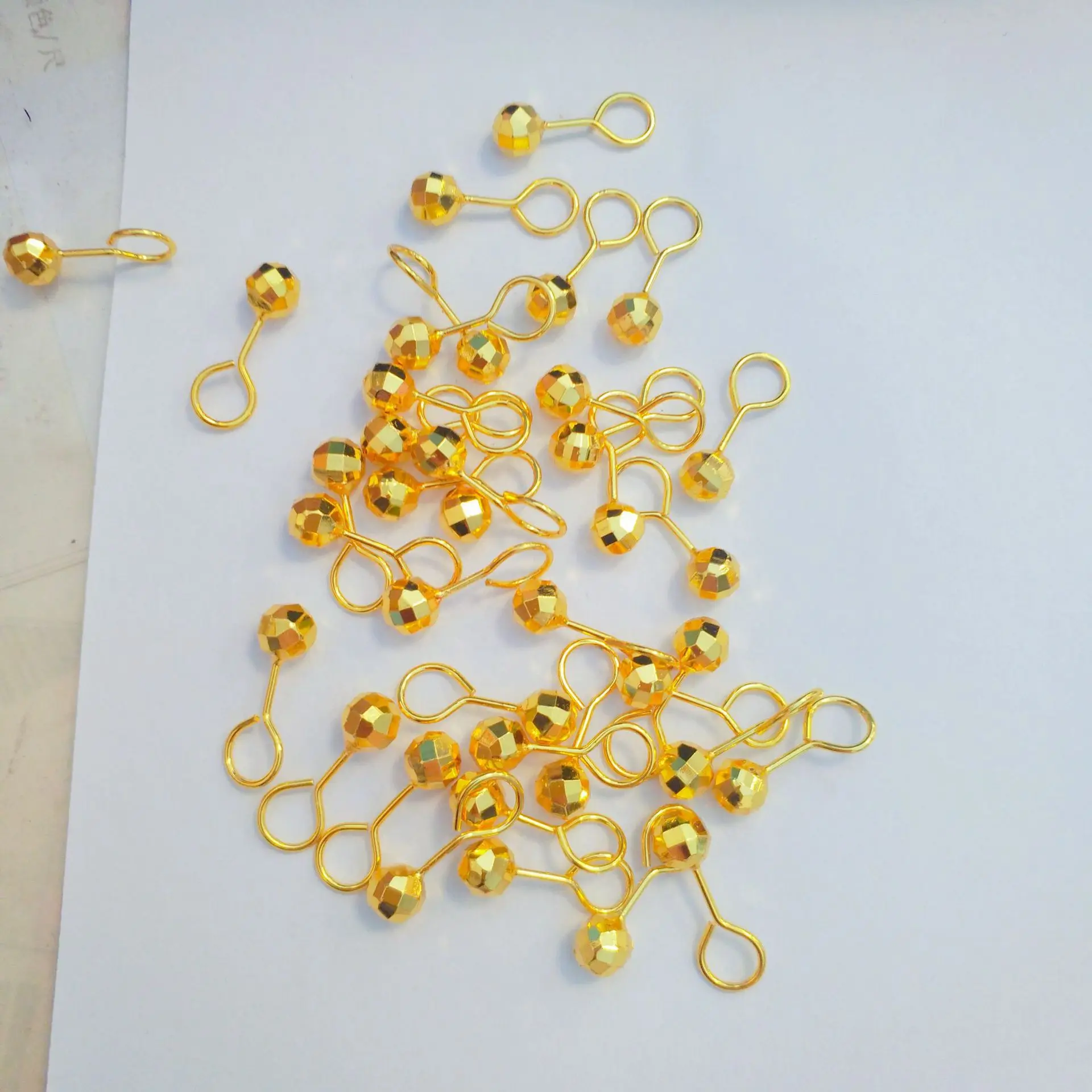 9999 gold laser-patterned earrings for women, stylish and simple. 9-character pin-shaped earrings with elegant style.