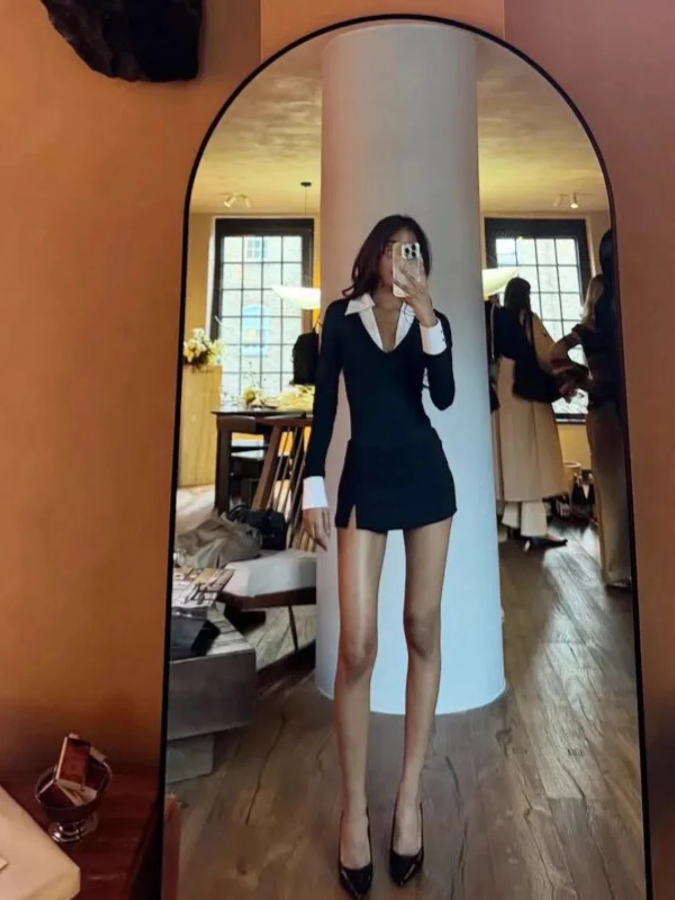 

Женские топы контрастного цвета, мода 2025 года, облегающая футболка с воротником поло и длинными рукавами, осенне-зимняя уличная одежда, женская одежда