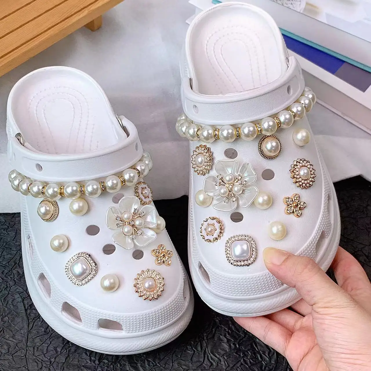 New Shoe Accessories 21/23Pcs Five-Leaf Flower Small Accessories Set and Other Exquisite Shoe Decorative Accessories, Jewelry Can Be Used as a Gift
