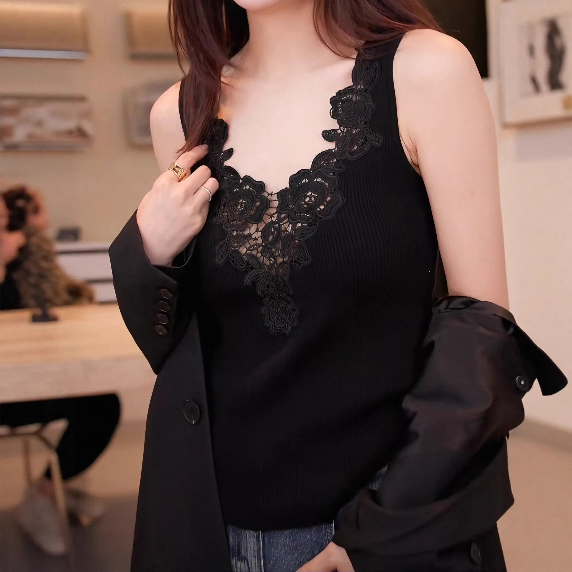 Spring and Summer New Threaded Heavy Industry Embroidered Lace V-neck Vest, Bottom Sling Inside and Outside Sleeveless Top