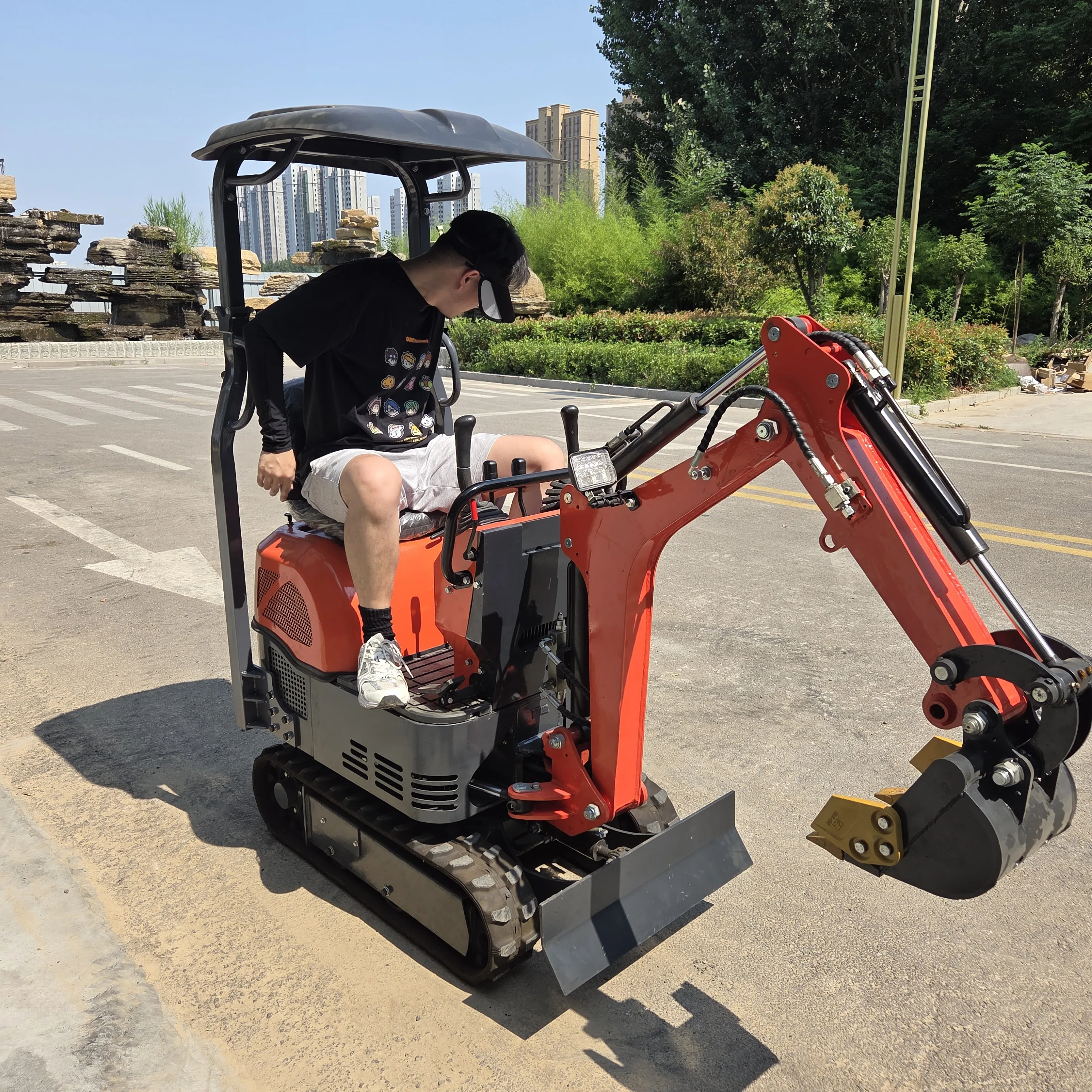 Customizable 0.8T EPA Mini Excavator (Tailless) – Ideal for Urban & Landscaping Projects Flexible and ConvenientHigh Efficiency