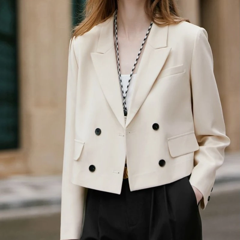 سترة نسائية قصيرة باللون البيج لخريف 2025 وصلت حديثًا سترة عمال مكتبية صغيرة مزدوجة الصدر