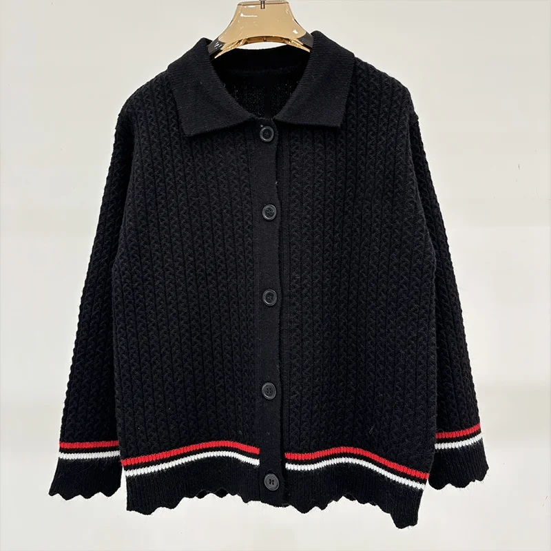 เสื้อคาร์ดิแกนลายซิกแซกปักโลโก้คุณภาพสูงสำหรับผู้หญิง พร้อมเสื้อสเวตเตอร์ลายทางตัดสี รุ่น 251111194
