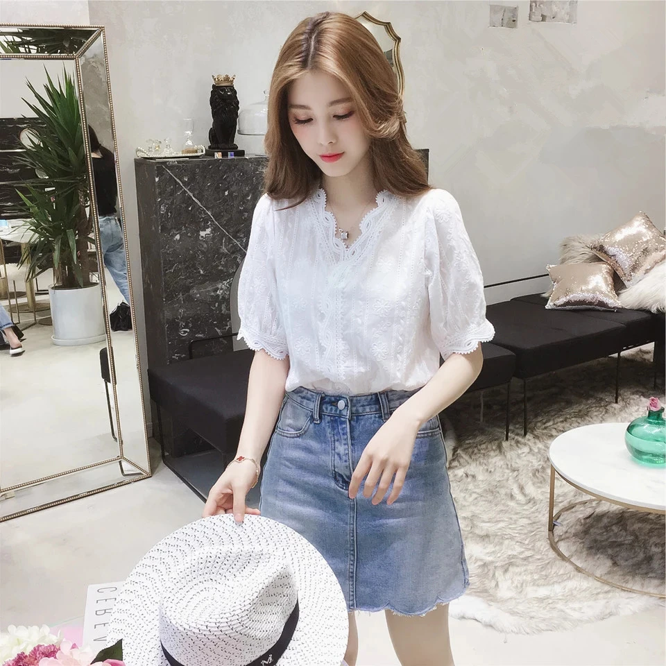 

Женская летняя блузка с кружевом и вырезами, цветочным узором, приталенная, универсальная, модная, с пуговицами, от бренда Faion