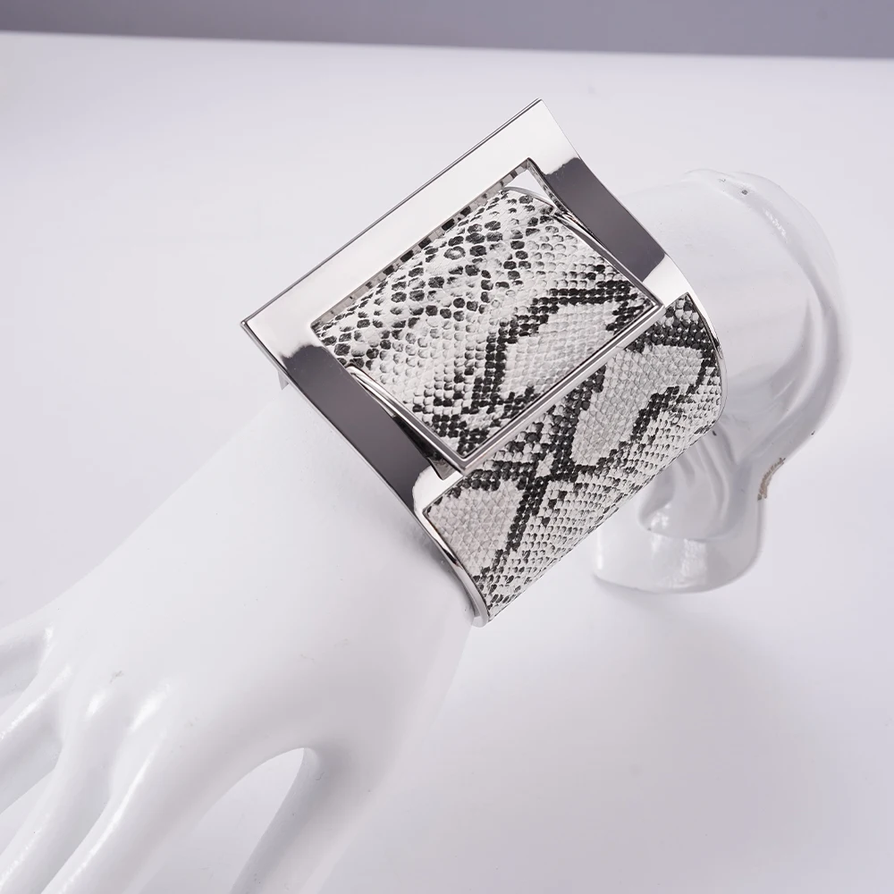 

Vintage Elastic Button Wide Edition Bracelet With A European Style Perfect For Everyday Travel Street Photography Accessories