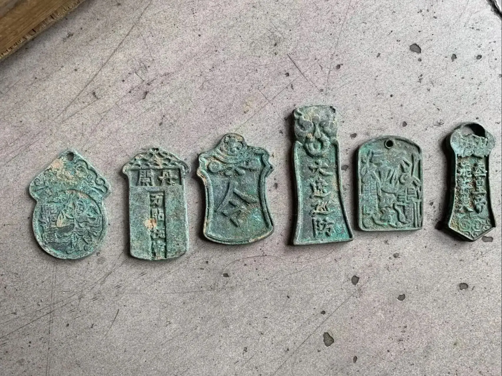 

Collection old Chinese bronze A set of military mobilization tokens statue,6 pieces/set