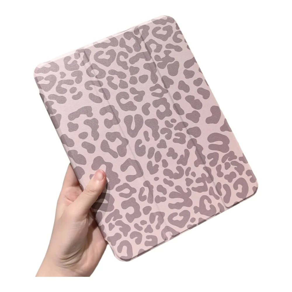 Etui z trzema składanymi klapkami w panterkę na iPada 7 8 9 10 11 Air 3 4 5 Pro 11 10.9 10.5 10.2 cala Mini 6 7 z miejscem na rysik — zdjęcie produktu 7