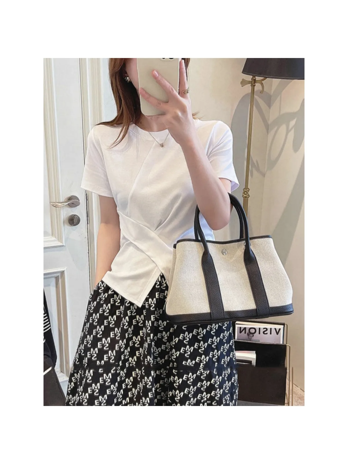 

Use it, wrinkles disappear and you will be 10 years younger