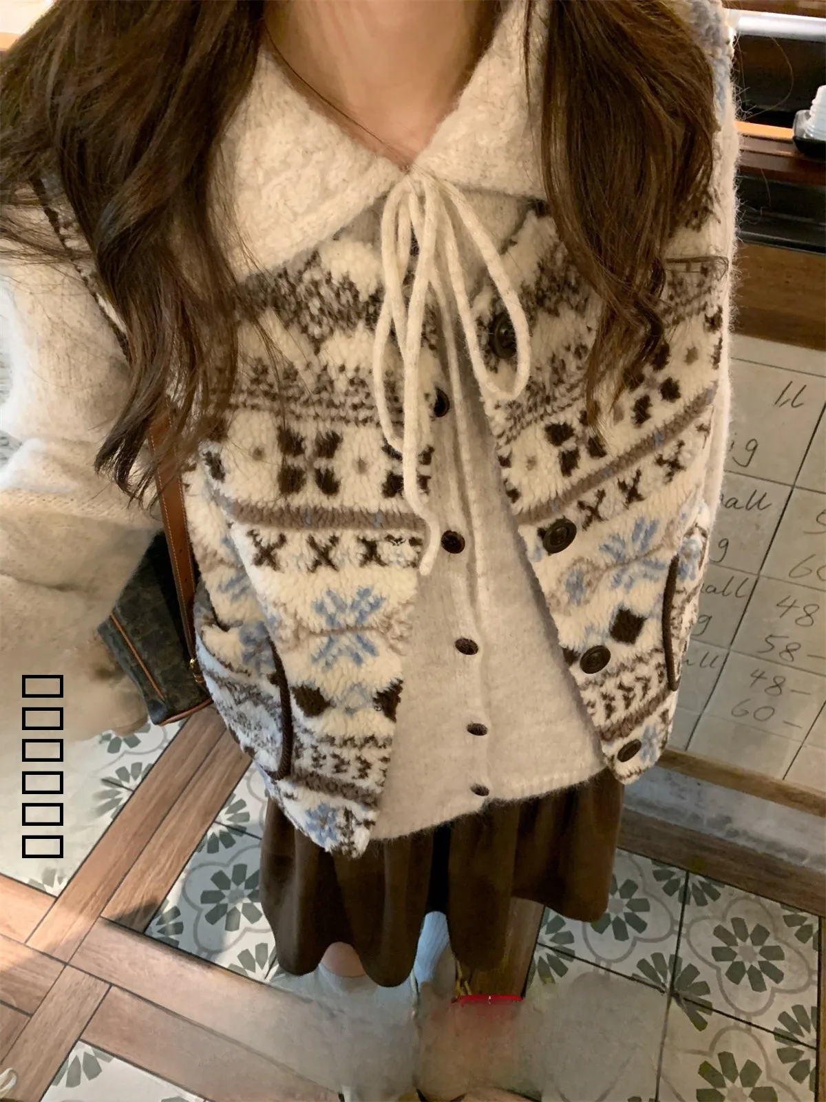 

TheDouerr Warmth-Insulating Lamb Fur Vest Small Size Women's Top Commute Sle Winter Collection V-Ne Single Button Closure