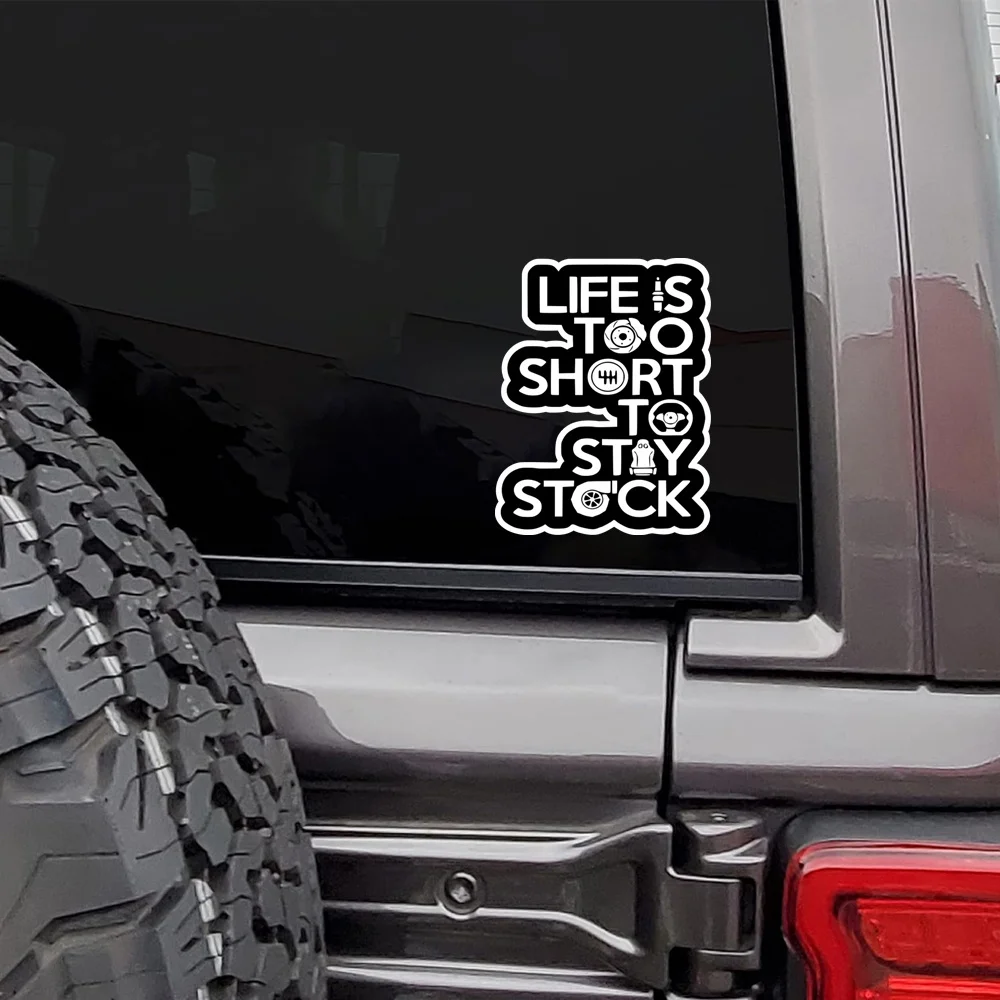 قطعة واحدة من ملصق "الحياة قصير جدًا للبقاء على المخزون" - ملصق ذاتي اللصق قابل للإزالة لأجهزة الكمبيوتر المحمول وزجاجة المياه وسجل القصاصات