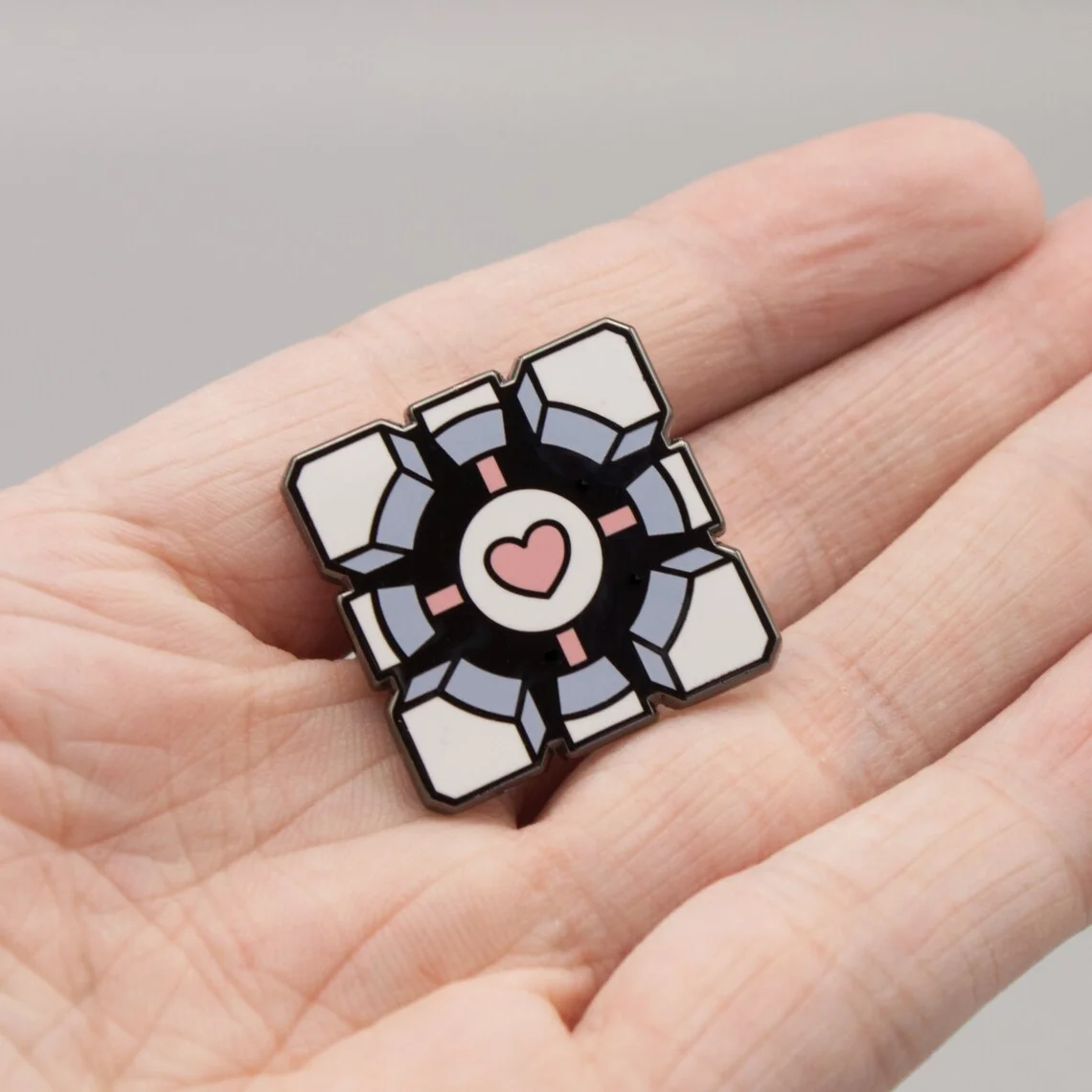 Classic Portal Weighted Companion Cube Enamel Pin Game Same Lovely Kawaii Brooch Collectible Badge Jewelry