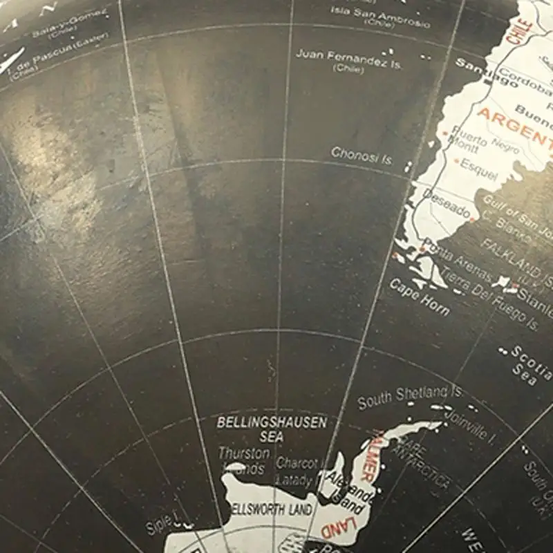 كرة أرضية من خشب المانجو المنحوت يدويًا بتصميم معقد وجمالي فريد من نوعه #3