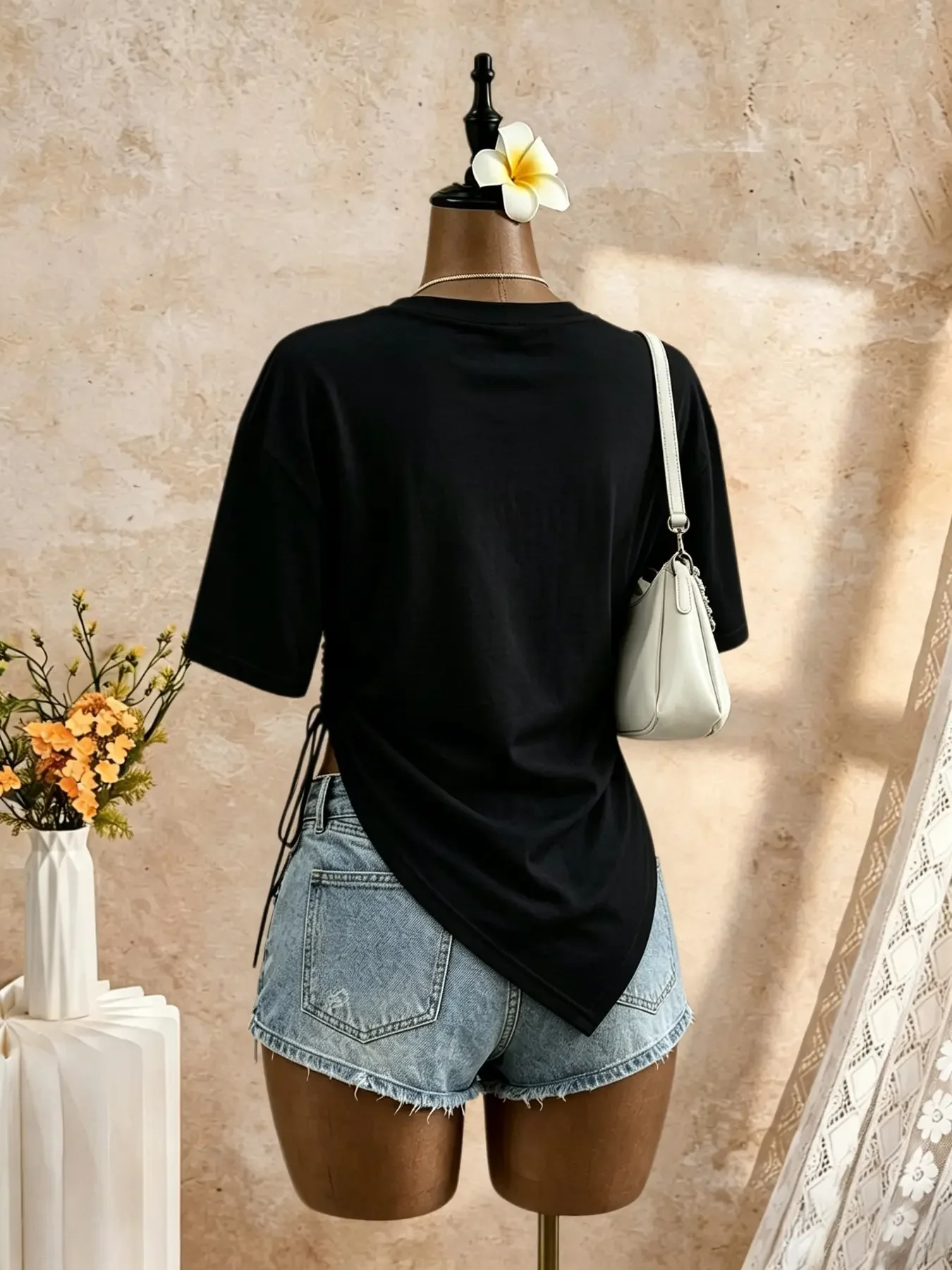 Women 2 Pack Crew Neck Short Sleeve T‑Shirt Side Drawstring Ruched Irregular Asymmetrical Hem Slim Fit Casual Fitted Tee Tops Mu
