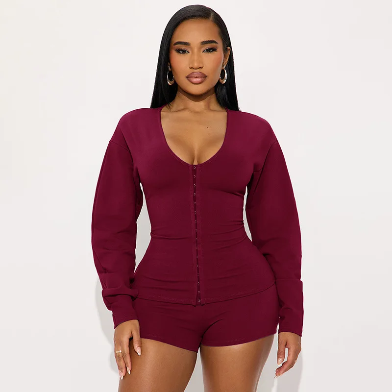 セクシーなブラウストップと上品なツーピースパンツセット、パーティーコーデ、レディースショートパンツ、2025秋冬服、エレガントなツーピースパンツセット