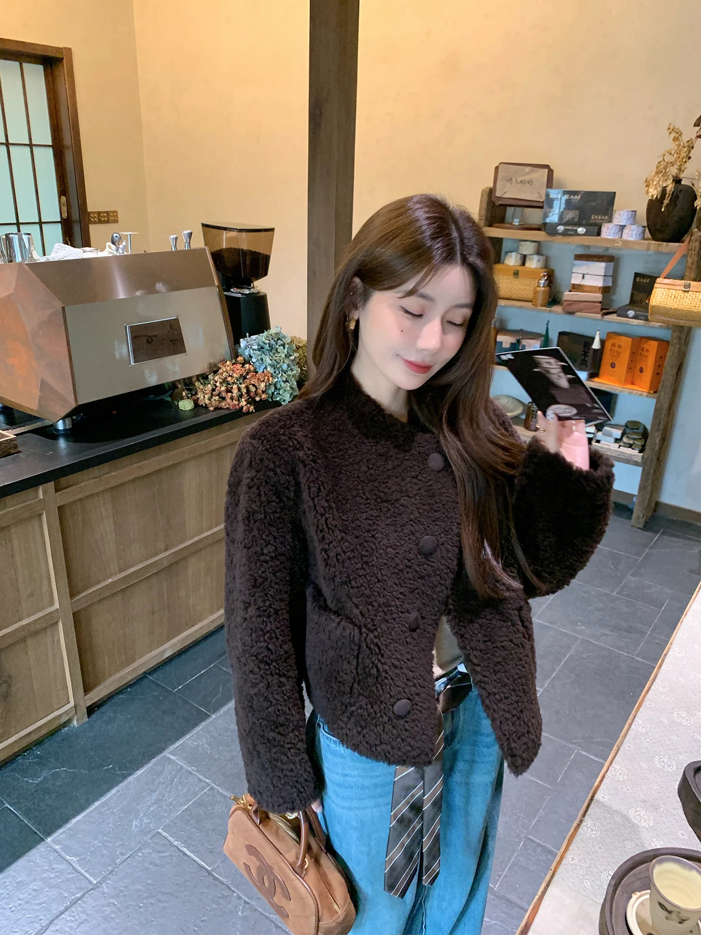 

Осенне-зимнее женское кожаное пальто с мехом ягненка, теплое повседневное пальто из однотонного шерстяного материала, версия Thiened