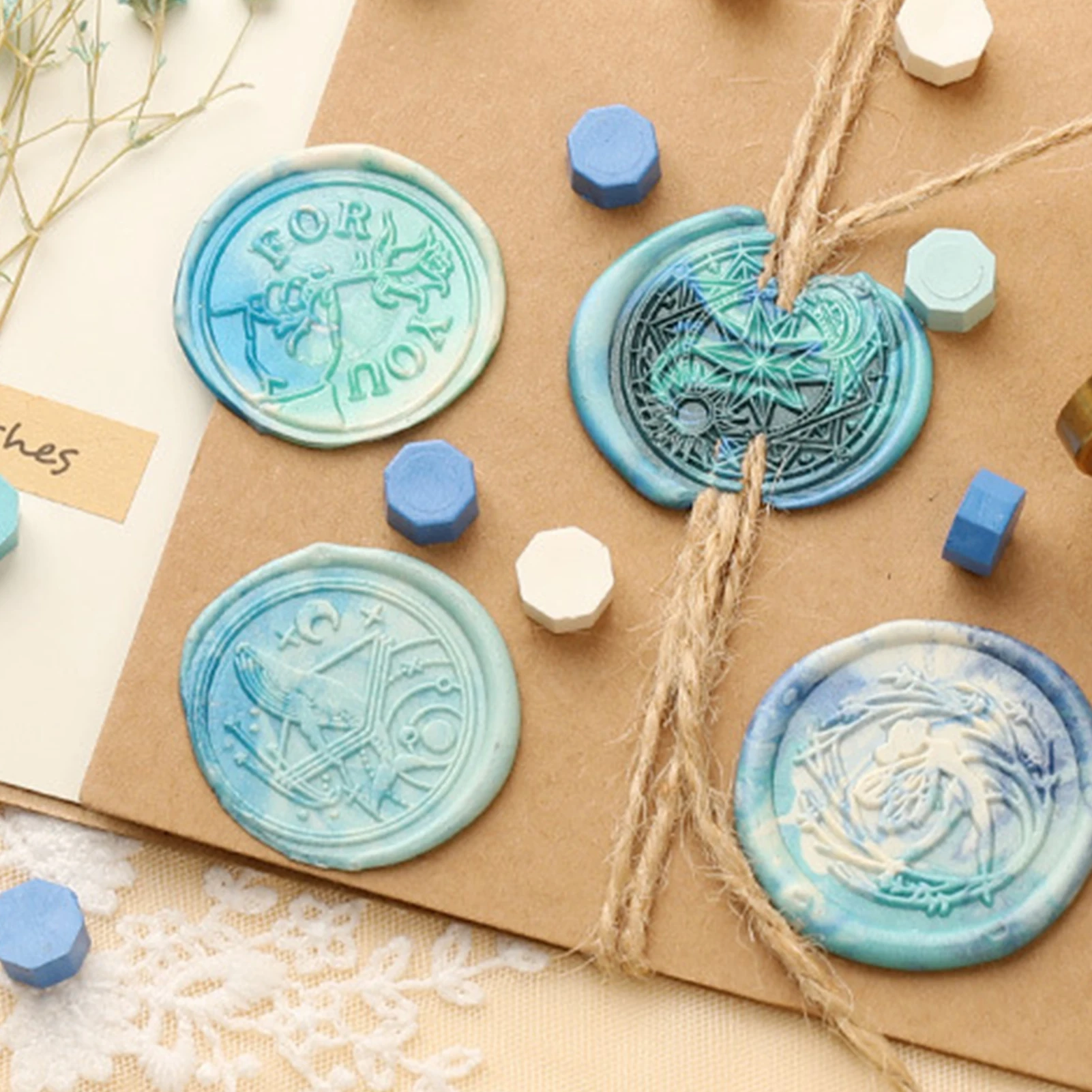 600 Pieces Sealing Wax Beads Kit Colorful Wax Seal Beads with Storage Box 1pc Wooden Handle Wax Melting Spoon