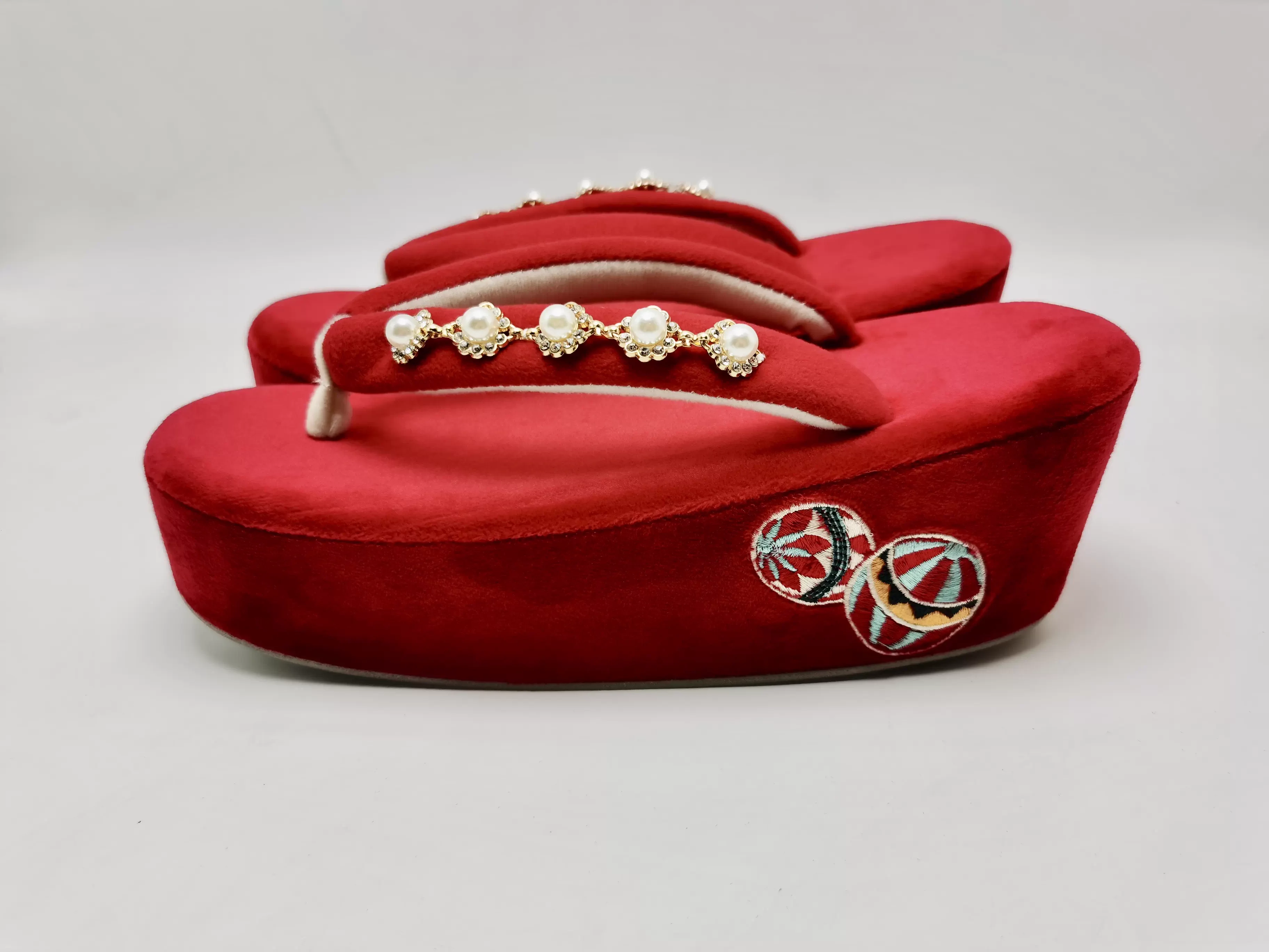 Japanese Cork-Soled Sandals (Zori) in Embroidered Velvet with Mid Heel and Pearl Pendant, for Kimono Formal Wear