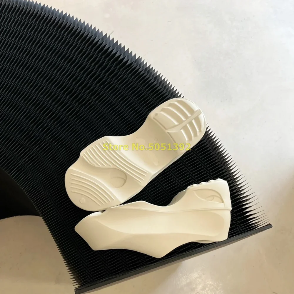 2024 New Arrivals Fashion Shoes Thick Heel Height Increase Solid Black White Fashion Women Man Shoes