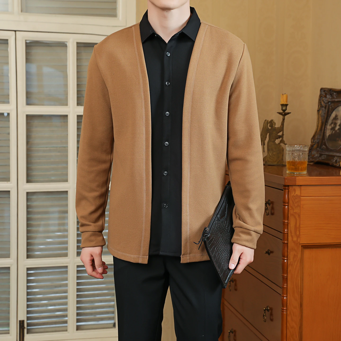 เสื้อสเวตเตอร์ผู้ชายดีไซน์ต่อผ้าแฟชั่น คุณภาพสูง สไตล์ลำลองธุรกิจ ทรงเข้ารูป แขนยาว แมทช์ได้กับทุกชุด ถักทออย่างดี