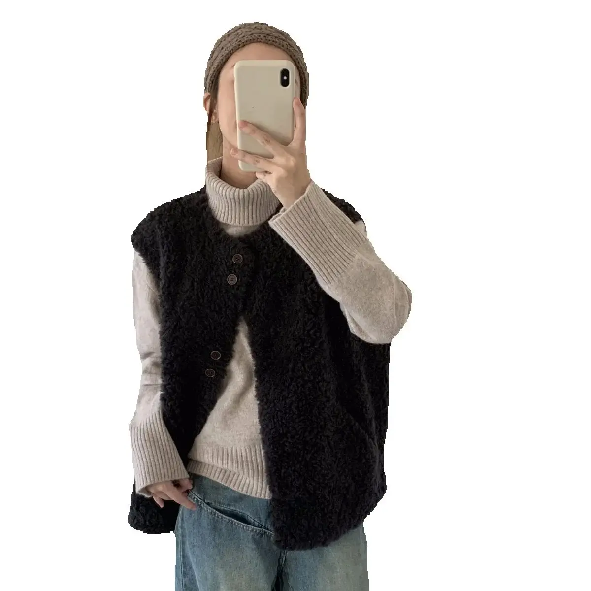 A new short, round-neck fur vest with a Korean-style lambskin coat and fur for women in 2025 winter