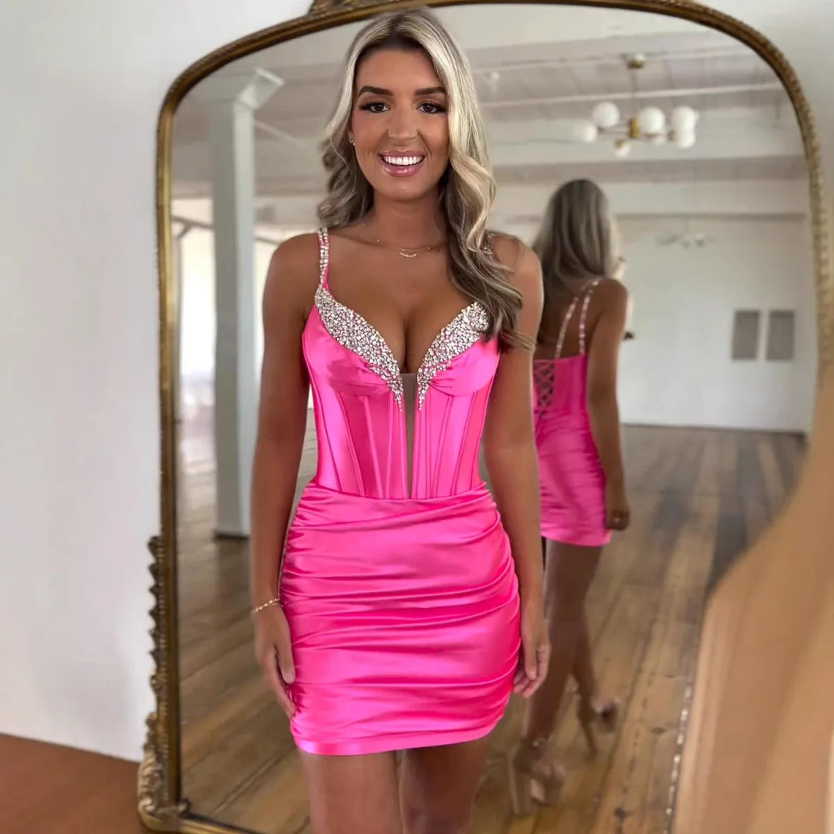 Seksowna płaszcza krótka sukienka koktajlowa V Neck satynowa bez rękawów cekinowa suknia wieczorowa blask sukienki na powrót do domu 2025 bezpłatne dostosowane