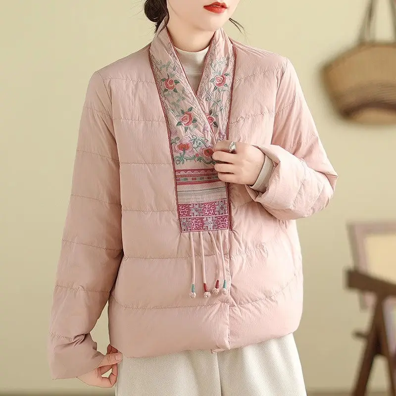 Retro Chinese Style Women\'s Cotton Jacket 2023 Autumn Winter Embroidery Ethnic Light Thin Coat Fashion Quilted Tops Z4206