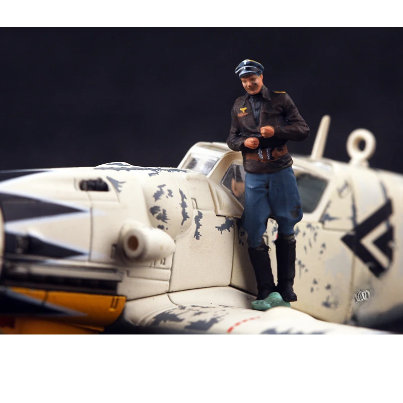 1/72 Scale Hartmann Pilot One Soldeir Acrion Figures Mini Model Collection Toys Dolls Display Sence Decoration