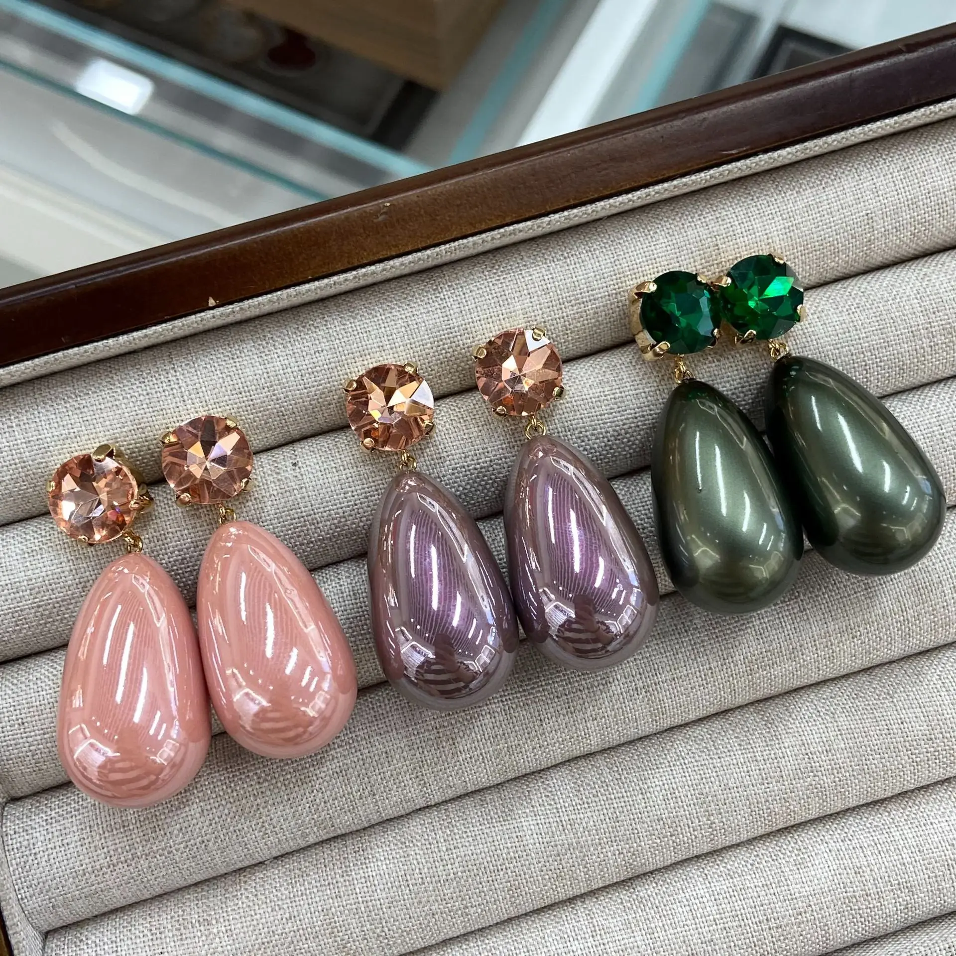 Elegant Vintage Water Drop Dangle Earrings Inlaid Rhinestone Pearl Light Luxury Drop Stud Earrings For Women Daily Banquet Party
