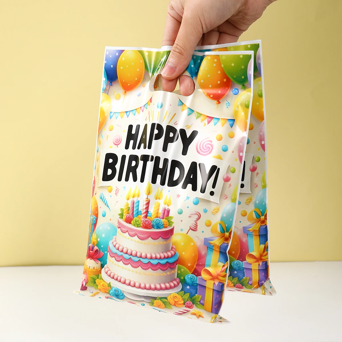 Geburtstagstorte und alles Gute zum Geburtstagsmuster, mehrfarbig bedruckt, Geschenktüte, Geschenke, Süßigkeitentüten, Kindergeburtstag, Party-Dekoration, Zubehör
